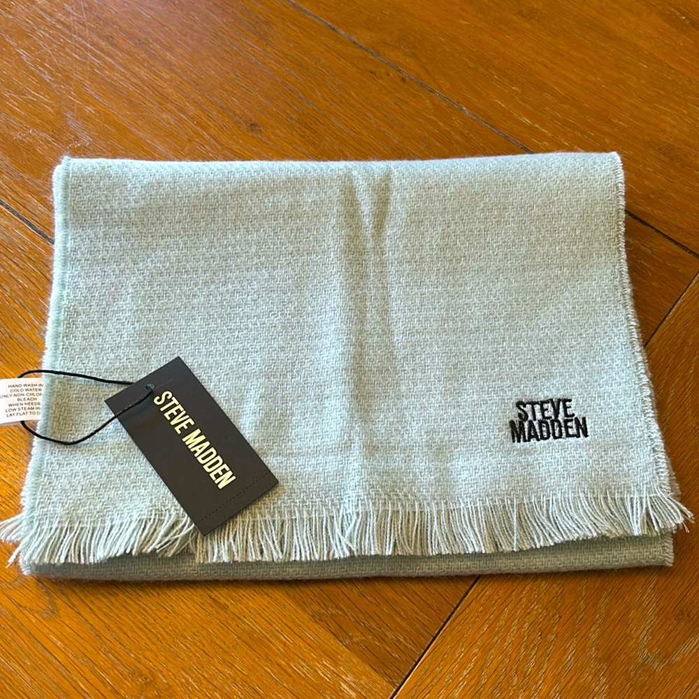 NWT Steve Madden Blanket Wrap Scarf